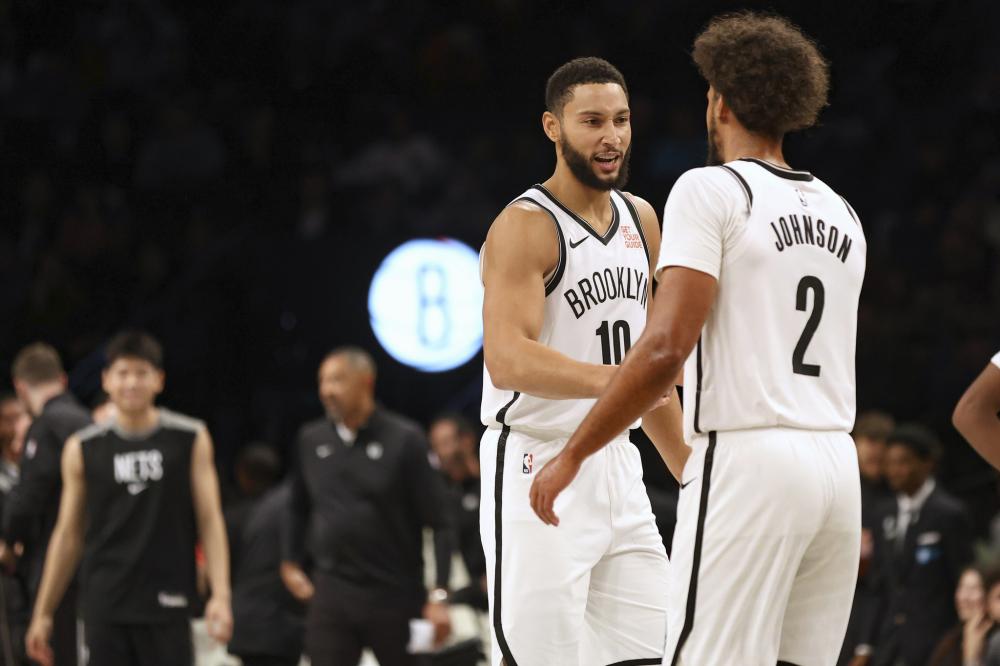 巴西国际新任主帅说球队穿粉色球衣看着像同性恋，事后道歉